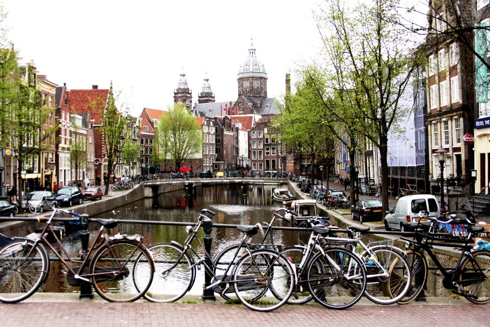 #PaysBas Dans les rues d’Amsterdam il y a…