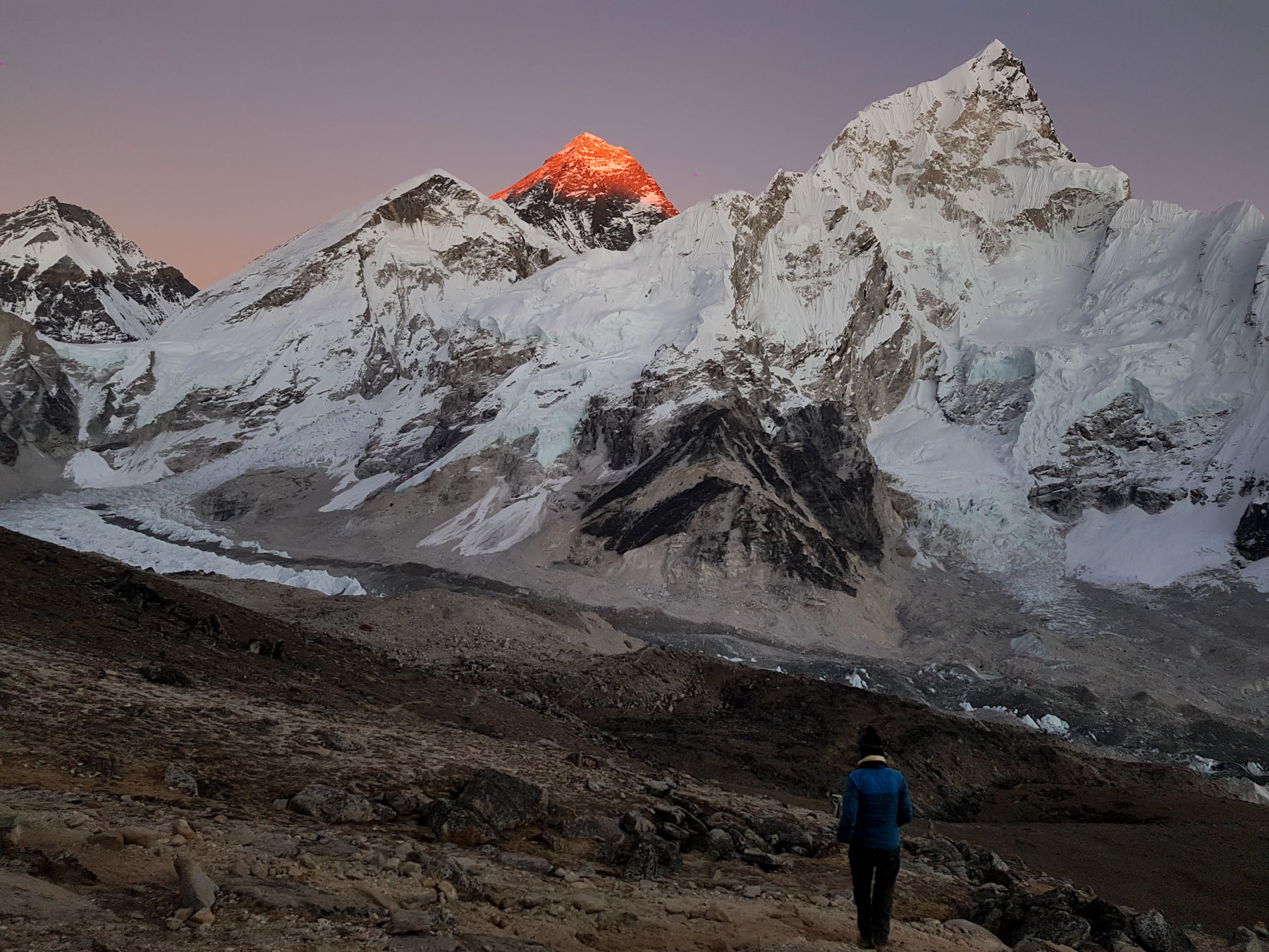 В какой горной системе находится эверест. Вулкан Джомолунгма. Вид на Эверест из Катманду. Эверест обои. Извержение Эвереста.